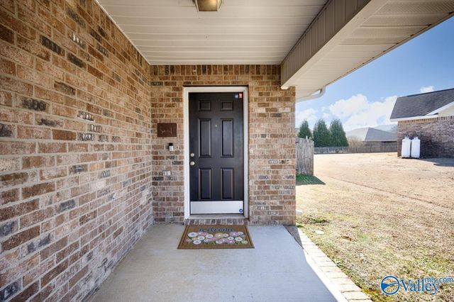 4816 Canterwood Drive SE, Owens Cross Roads, AL 35763