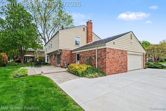 2004 Bootmaker Lane, Bloomfield Hills, MI 48304