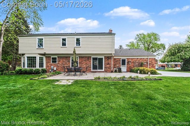 2004 Bootmaker Lane, Bloomfield Hills, MI 48304