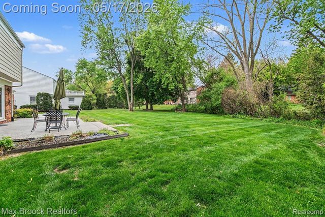 2004 Bootmaker Lane, Bloomfield Hills, MI 48304