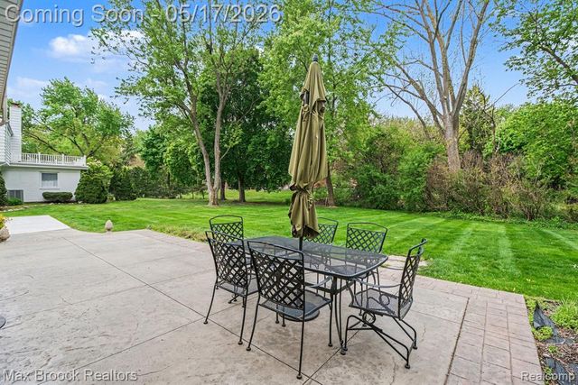 2004 Bootmaker Lane, Bloomfield Hills, MI 48304