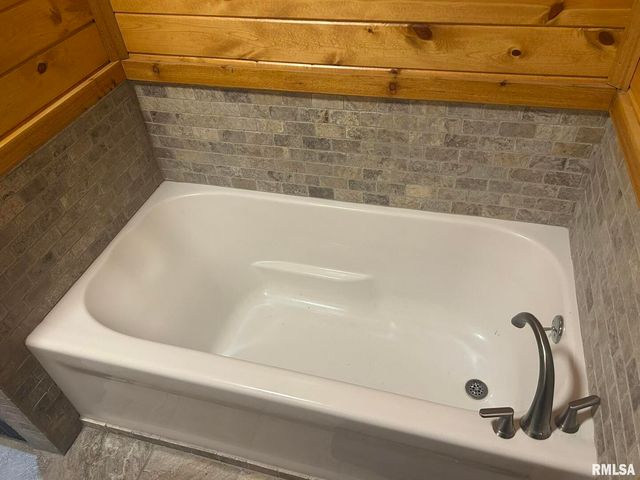 40 Presley Loop, Golconda, IL 62938