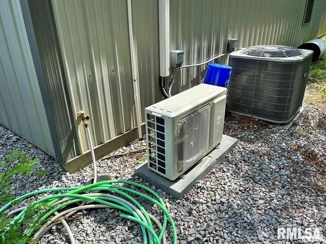 40 Presley Loop, Golconda, IL 62938