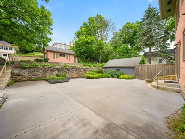 811 6th Street SW, Rochester, MN 55902