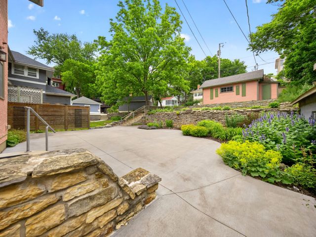 811 6th Street SW, Rochester, MN 55902
