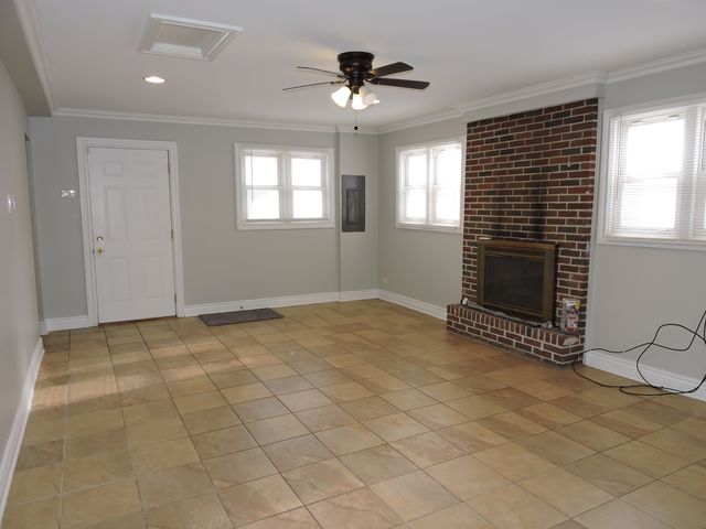 15328 Parkside Drive, Markham, IL 60428