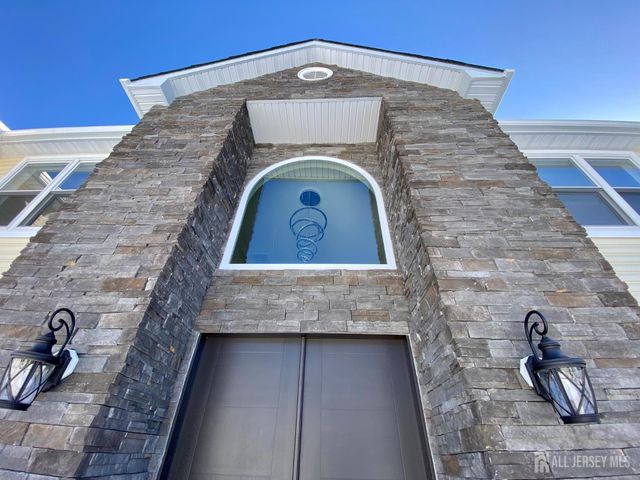 7 Vale Street, Edison, NJ 08817