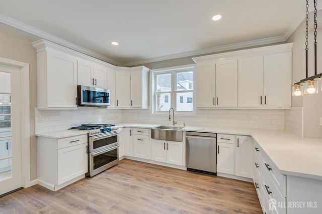 7 Vale Street, Edison, NJ 08817