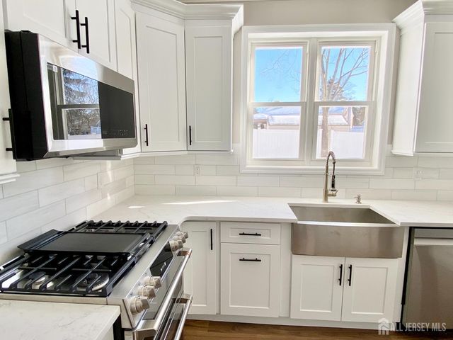 7 Vale Street, Edison, NJ 08817