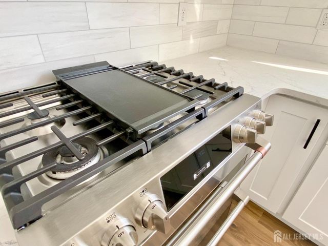 7 Vale Street, Edison, NJ 08817