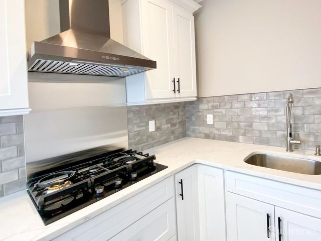 7 Vale Street, Edison, NJ 08817