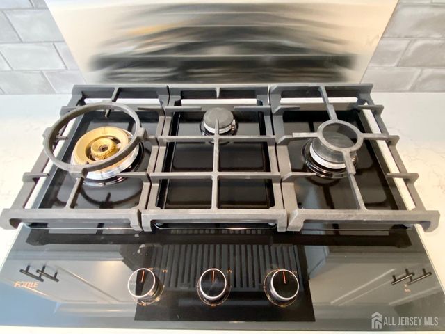 7 Vale Street, Edison, NJ 08817