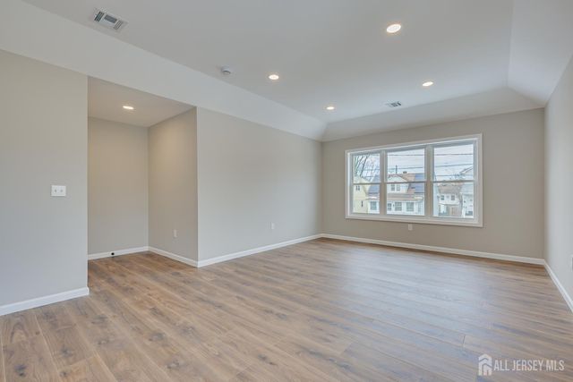 7 Vale Street, Edison, NJ 08817