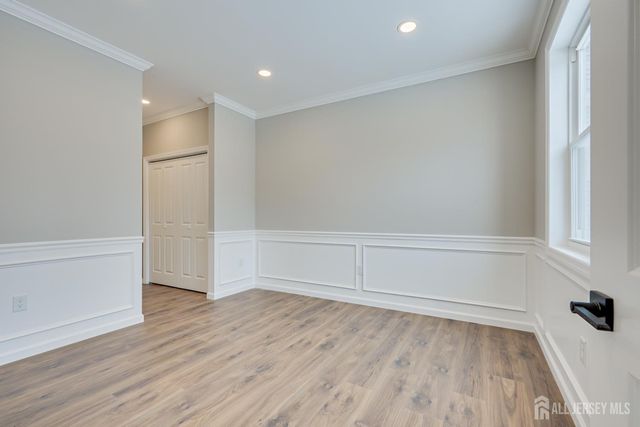 7 Vale Street, Edison, NJ 08817