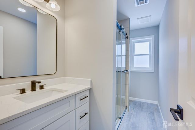 7 Vale Street, Edison, NJ 08817