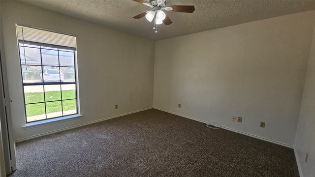 550 E Windsor Avenue, Denton, TX 76209