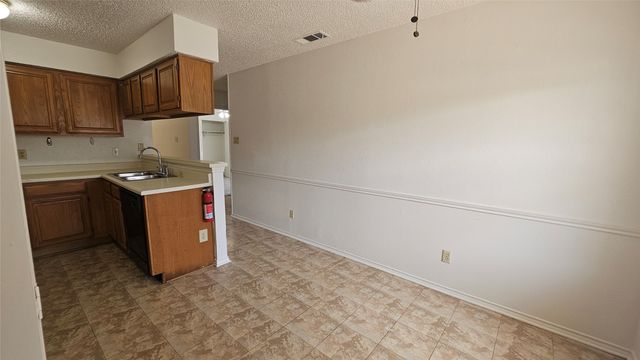 550 E Windsor Avenue, Denton, TX 76209