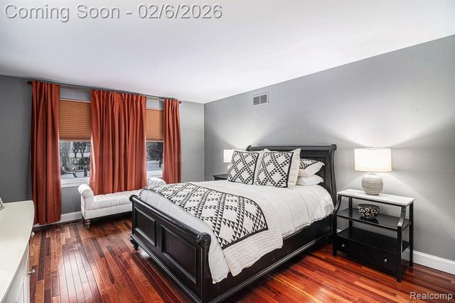 24516 Simmons Drive, Novi, MI 48374