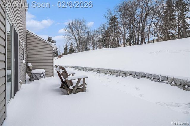 24516 Simmons Drive, Novi, MI 48374