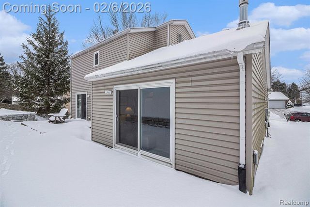 24516 Simmons Drive, Novi, MI 48374