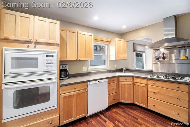 24516 Simmons Drive, Novi, MI 48374