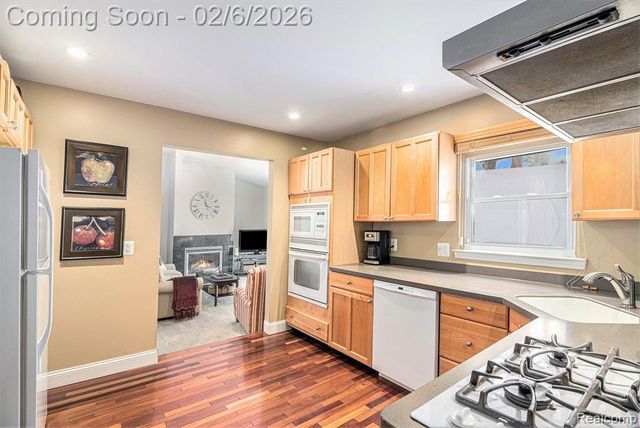 24516 Simmons Drive, Novi, MI 48374