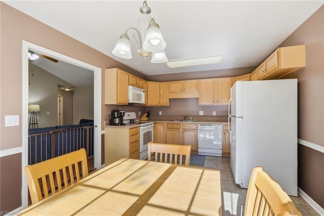 1877 Oakhurst Park Lane, Kernersville, NC 27284