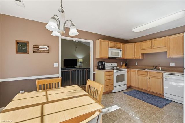 1877 Oakhurst Park Lane, Kernersville, NC 27284