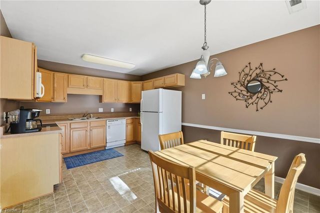 1877 Oakhurst Park Lane, Kernersville, NC 27284