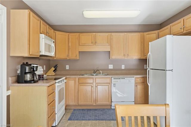 1877 Oakhurst Park Lane, Kernersville, NC 27284