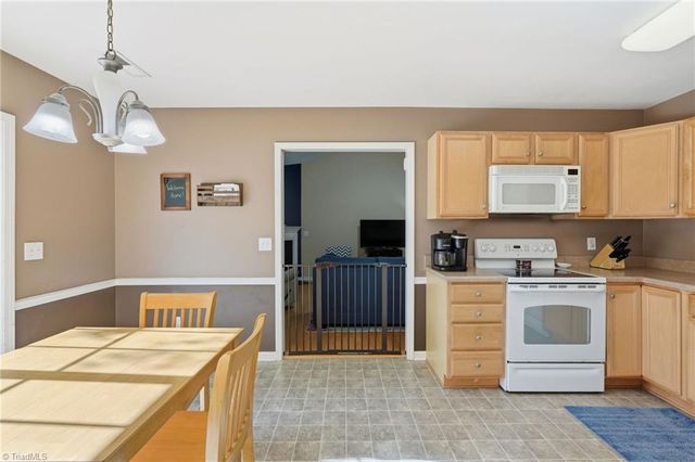 1877 Oakhurst Park Lane, Kernersville, NC 27284