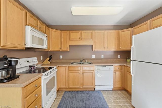 1877 Oakhurst Park Lane, Kernersville, NC 27284