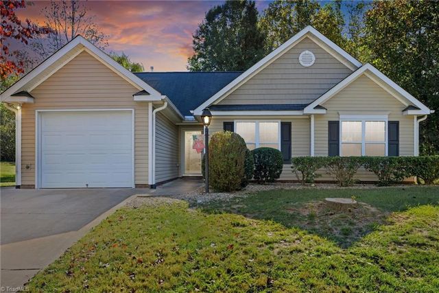 1877 Oakhurst Park Lane, Kernersville, NC 27284