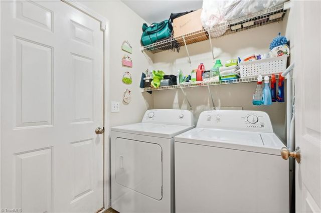 1877 Oakhurst Park Lane, Kernersville, NC 27284