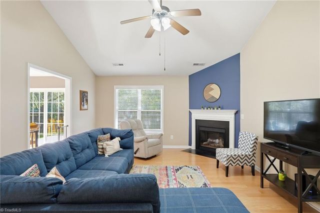 1877 Oakhurst Park Lane, Kernersville, NC 27284