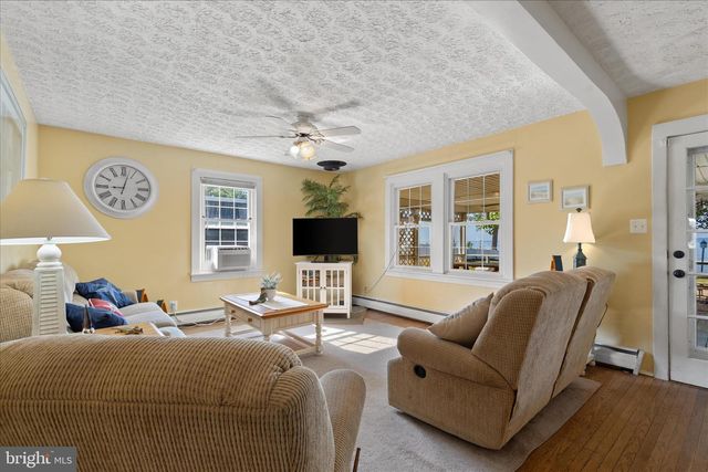 38085 BEACH RD, Coltons Point, MD 20626