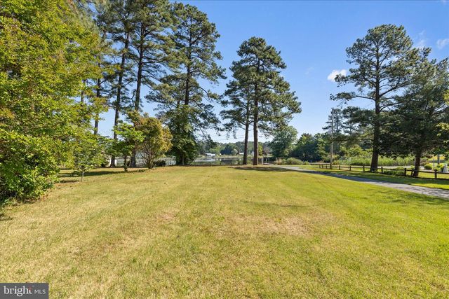38085 BEACH RD, Coltons Point, MD 20626