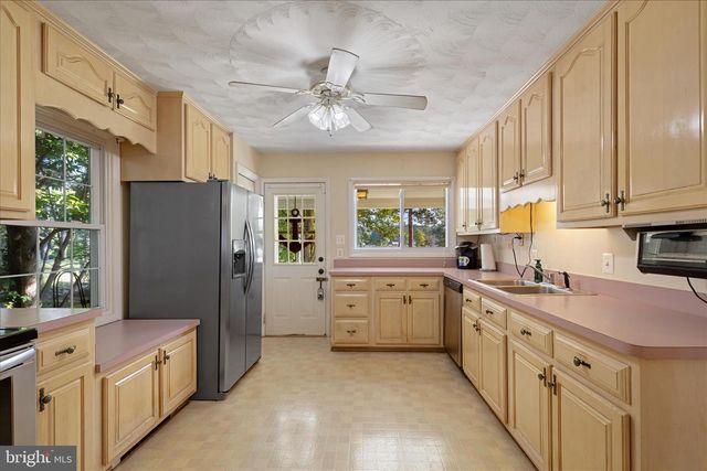38085 BEACH RD, Coltons Point, MD 20626