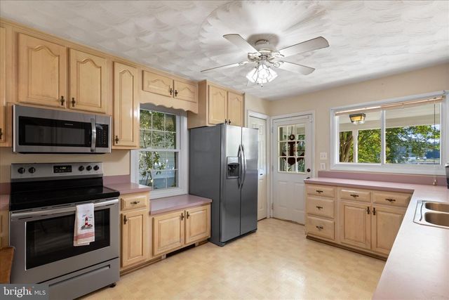 38085 BEACH RD, Coltons Point, MD 20626