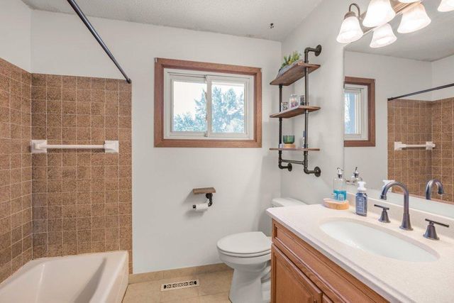 1808 W River Street, Monticello, MN 55362