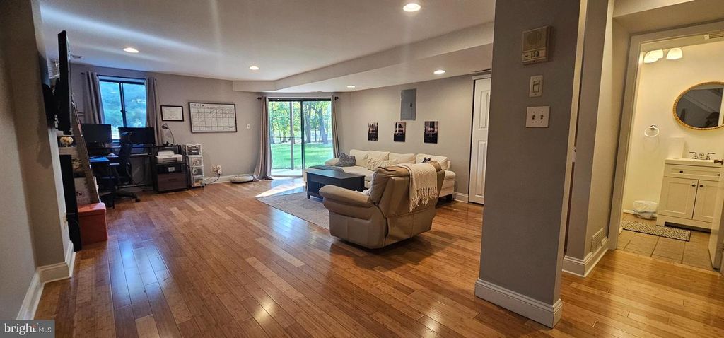 605-605 AUGUSTA CIR, Mount Laurel, NJ 08054