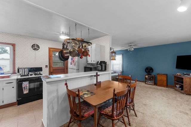 943 28th Avenue, Rock Island, IL 61201