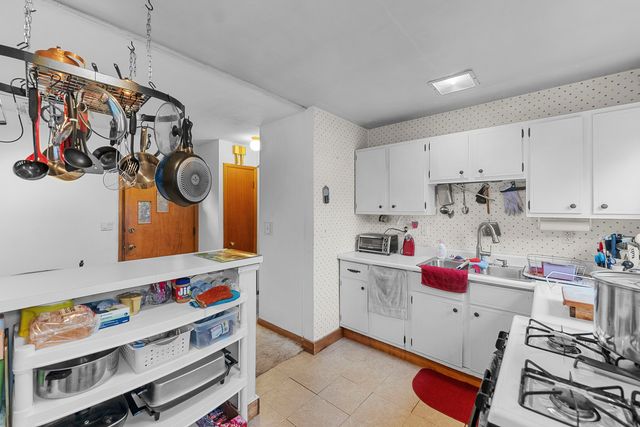 943 28th Avenue, Rock Island, IL 61201