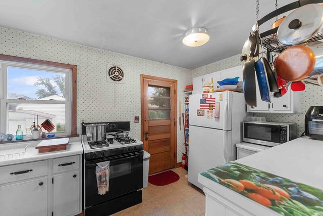 943 28th Avenue, Rock Island, IL 61201