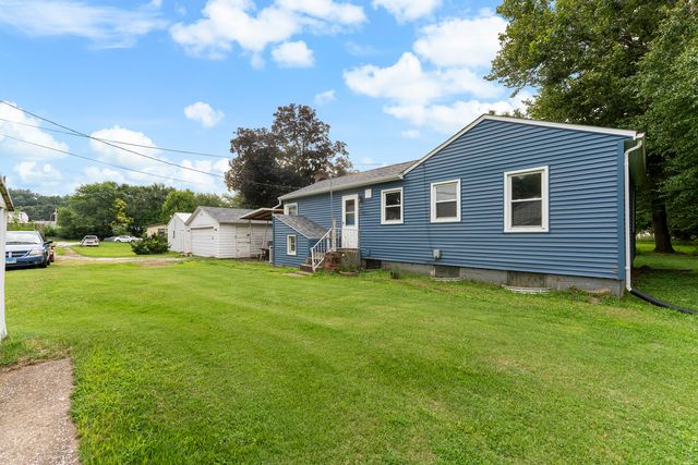 943 28th Avenue, Rock Island, IL 61201