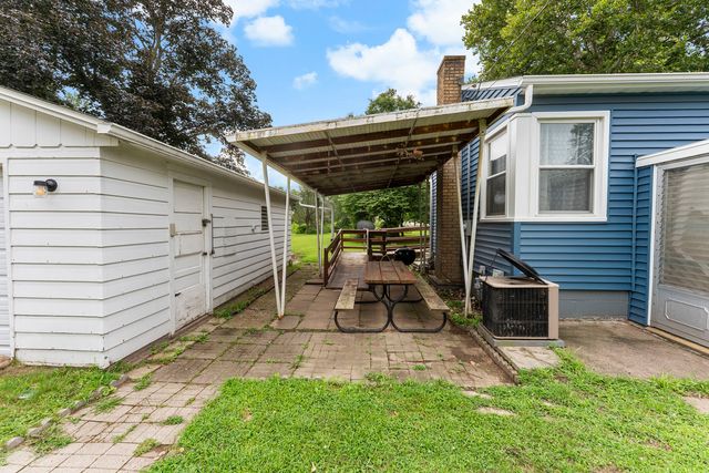 943 28th Avenue, Rock Island, IL 61201