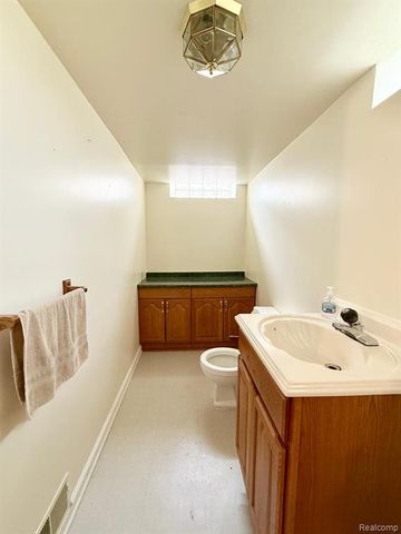 24522 Hass Street, Dearborn Heights, MI 48127