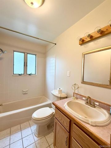 24522 Hass Street, Dearborn Heights, MI 48127