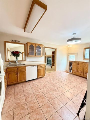 24522 Hass Street, Dearborn Heights, MI 48127
