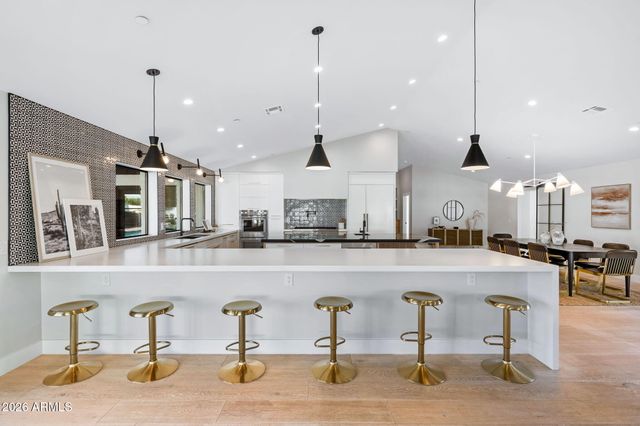 3842 E SAN MIGUEL Avenue, Paradise Valley, AZ 85253